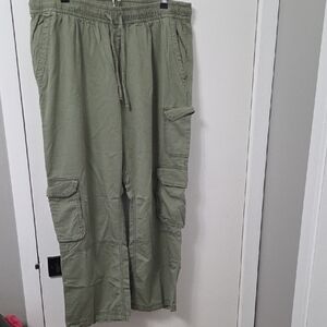 Old Navy Mid Rise Wide Leg Comfort Waist Sage Cargo Pants